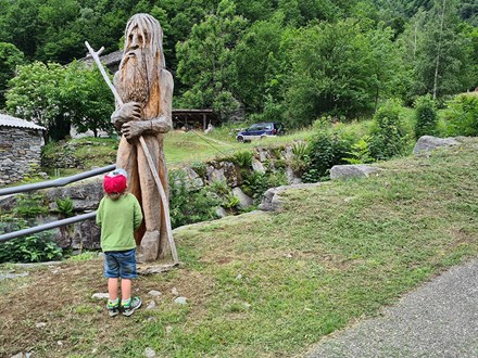 Sagenwanderung Gerra Verzasca Holzfigur