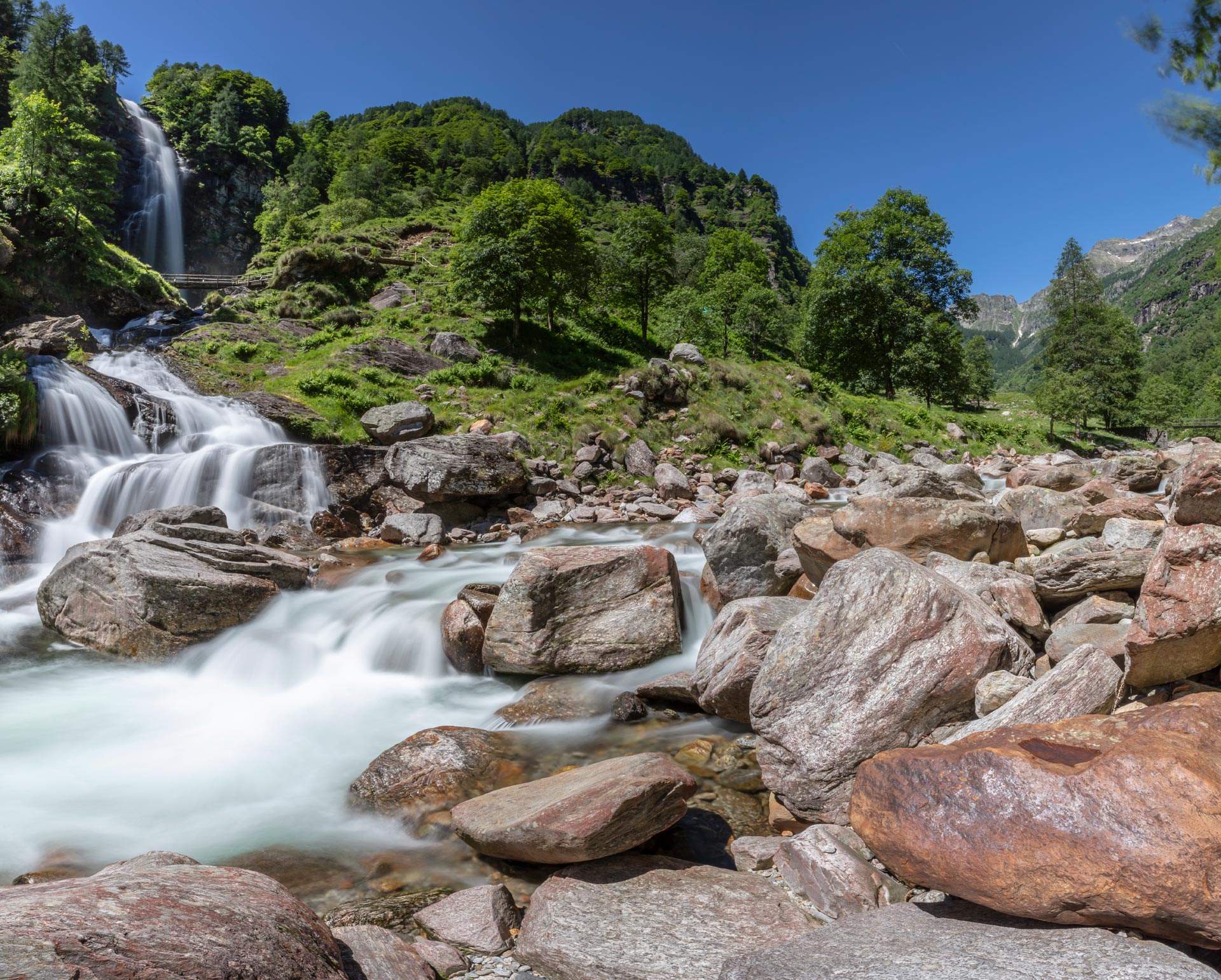 Cascata Froda Sonogno 3 (© Ascona Locarno Tourism Foto Alessio Pizzicannella)