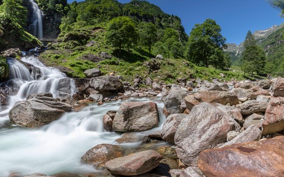 Cascata Froda Sonogno 3 (© Ascona Locarno Tourism Foto Alessio Pizzicannella)
