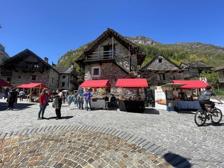 Mercato Sonogno