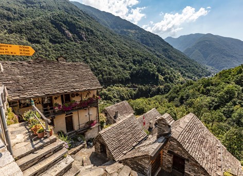 Corippo Valle Verzasca 1 (© Ascona Locarno Tourism Foto Alessio Pizzicannella)