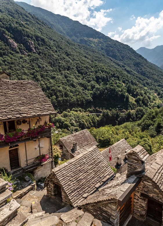 Corippo Valle Verzasca 1 (© Ascona Locarno Tourism Foto Alessio Pizzicannella)